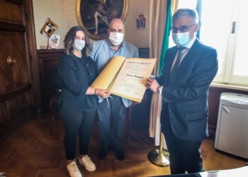 Consegnata pergamena nomina Benigno cavaliere