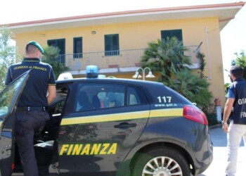 Criminalità: Guardia finanza sequestra beni per 300 mila euro
