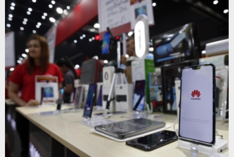 Crolla mercato smartphone Italia, -21%