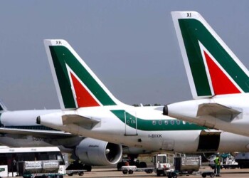 De Micheli: «Per Alitalia newco imminente, presto piano aeroporti»