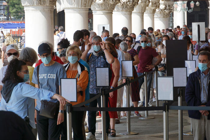 Folla a Venezia, lunghe code attesa per Palazzo Ducale