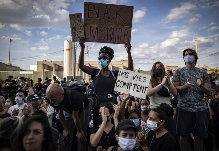 Francia: incidenti per Traorè, 18 fermi