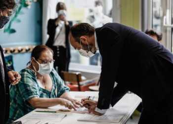 Francia: vincono l’astensione e premier Philippe a Le Havre