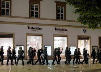 Germania: Seehofer in visita oggi a Stoccarda dopo disordini