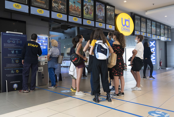 Gli esercenti cinema, altre sale apriranno nel weekend