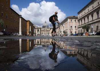 I trafficanti di fake news e la tragedia degli intellettuali colpiti dal virus anni Trenta