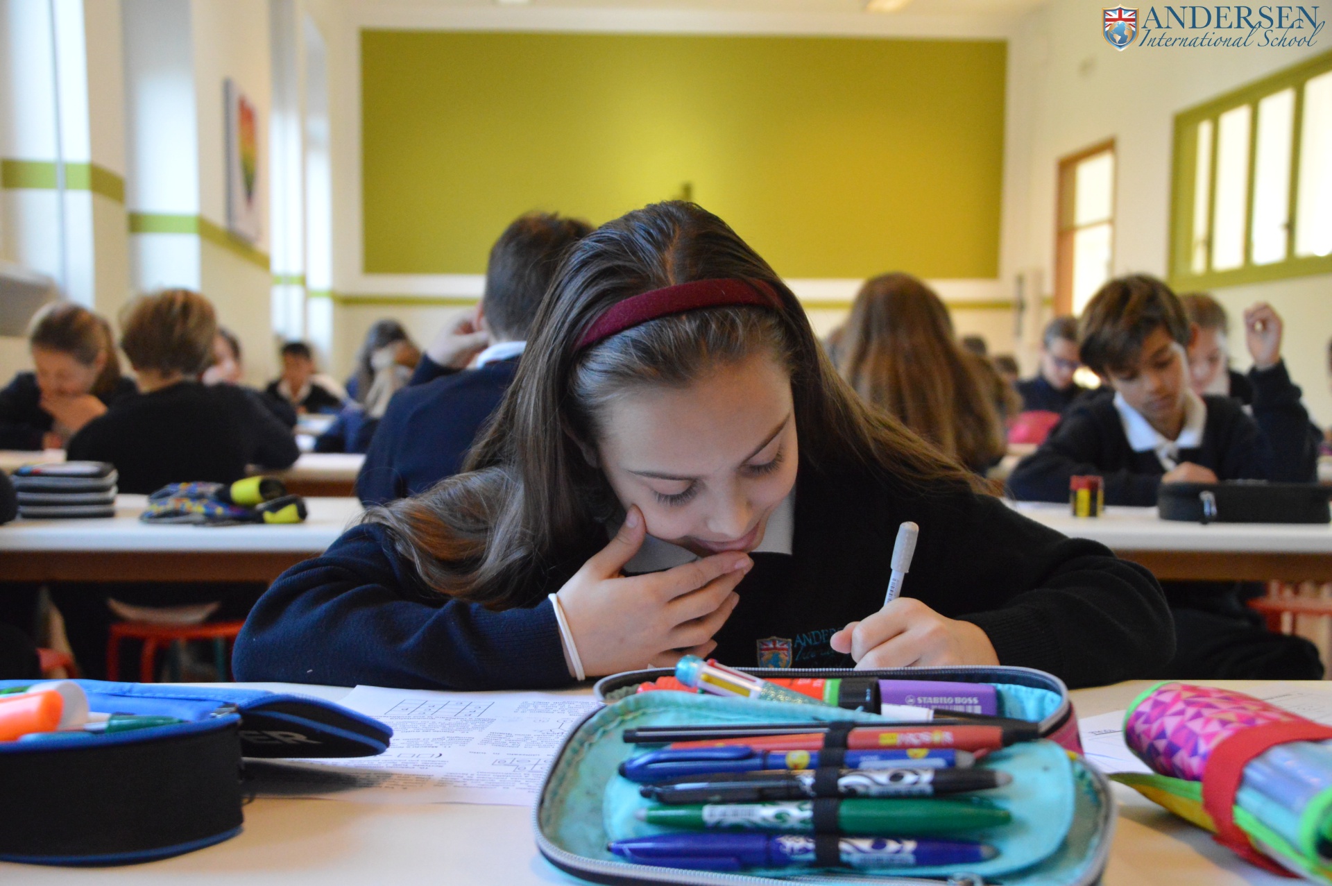 Banchi distanziati, accessi diretti alle aule, lezioni all’aperto e percorsi tracciati: ecco alcune proposte concrete dalla Andersen International School per un ritorno a scuola in sicurezza