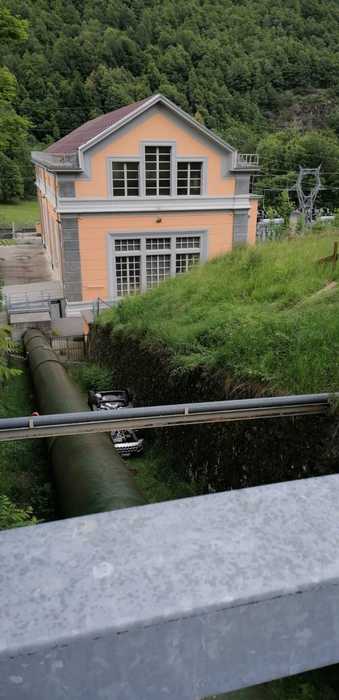 Incidenti stradali: auto giù da ponte, feriti nonno e nipote