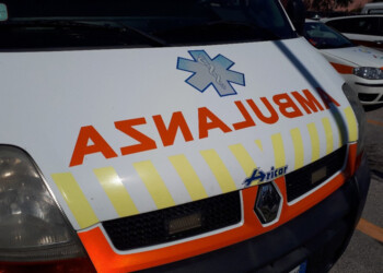 Incidenti stradali: scontro tra due auto, morta 76enne