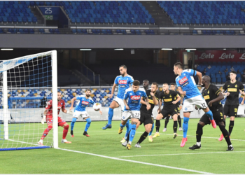 Inter flop, Mertens regala al Napoli la finale con la Juve