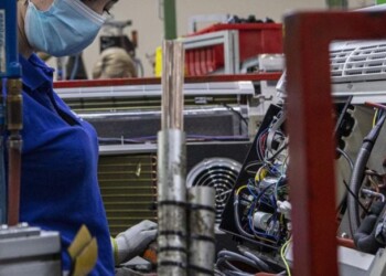 Istat: crollo occupati, -274mila unità, boom di inattivi +746mila