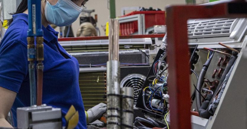 Istat: crollo occupati, -274mila unità, boom di inattivi +746mila