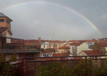 Maltempo: l’arcobaleno su Torino dopo il nubifragio