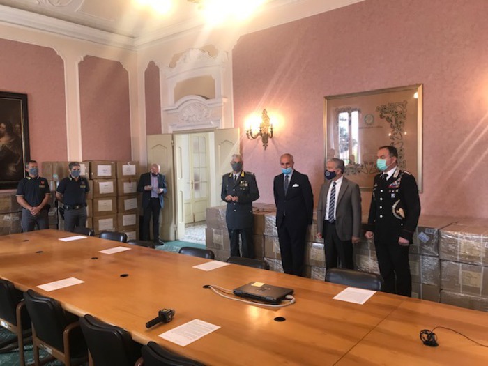 Mascherine sequestrate ora ai Comuni