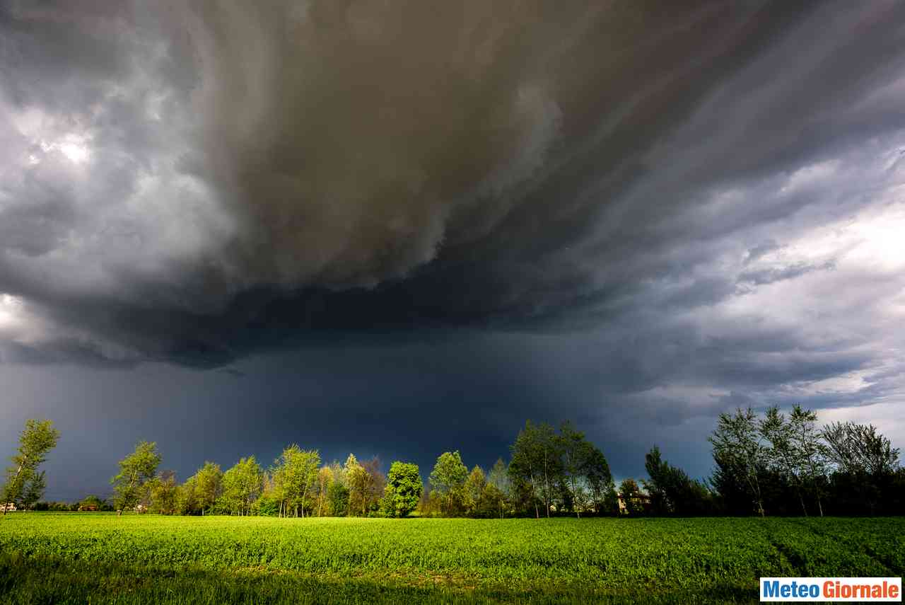 Meteo novità imminenti: tornano più TEMPORALI da giovedì, ecco dove