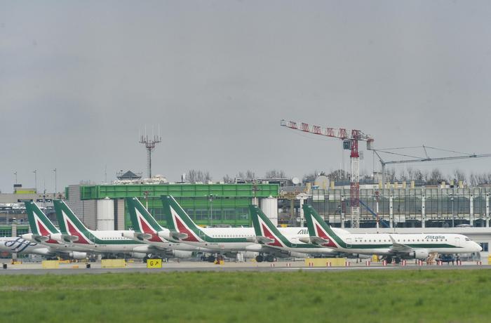 Mit, 24 aeroporti operativi, limiti fino 12/6 per Sardegna