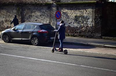 Non solo auto, dalle moto ai monopattini cresce la mobilità elettrica