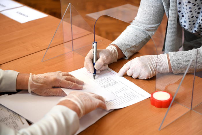 Polonia: si vota per presidenziali, sfida Duda-Trzaskowski