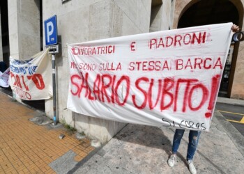 Protesta sotto sede Inps a Genova per diritti e lavoro