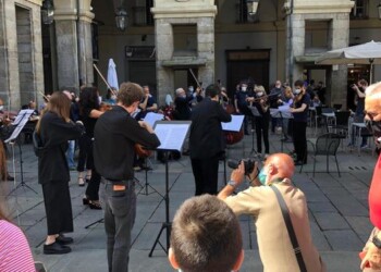 Regio Torino, orchestrali suonano contro il commissariamento