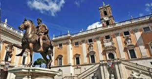 Roma, si scalda la corsa al Campidoglio: da Gualtieri a Meloni tutti i nomi ai nastri di partenza