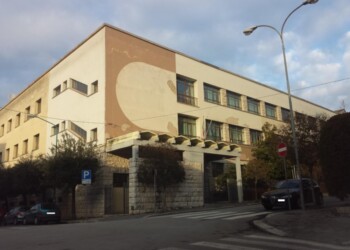 Scuola: sindacati; riaprire in sicurezza,lezioni in presenza