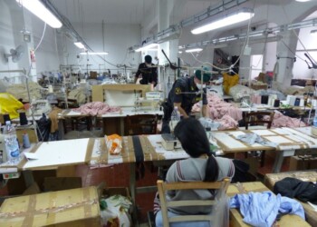 Sfruttamento lavoro e frodi per mascherine, 13 arresti