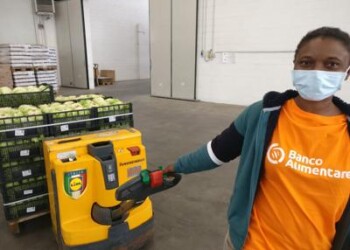 Sostenibilità: Lidl dona a Banco Alimentare 33 muletti elettrici 