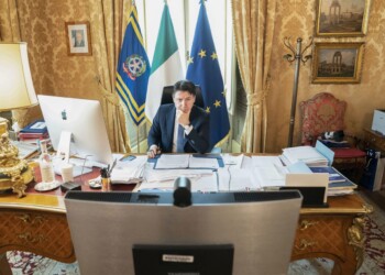 Spiace per i cantori delle sue gesta epiche, ma Conte non è Mitterrand