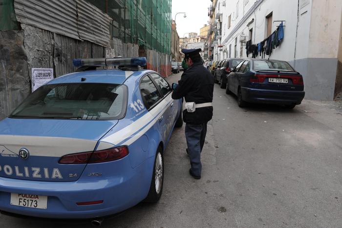 Tensioni a Napoli durante controlli PS