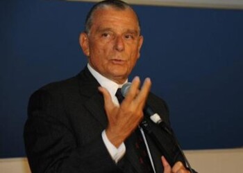 Tra acquisti on line e noleggio italiani preferiscono muoversi in auto  