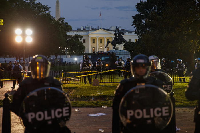 Trump in bunker Casa Bianca 3 giorni fa