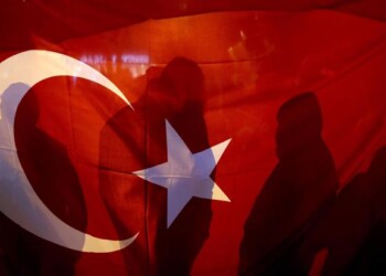 Turchia: arrestati 3 deputati, ‘è golpe’