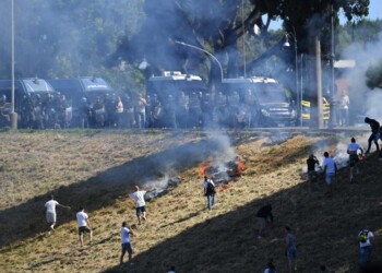 Ultrà e Fn,disordini e lancio oggetti