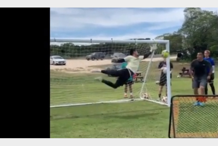 Usa, l’allenamento volante del portiere