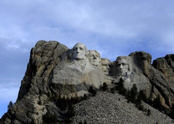 Usa: Trump vuole festeggiare il 4 luglio al Mount Rushmore
