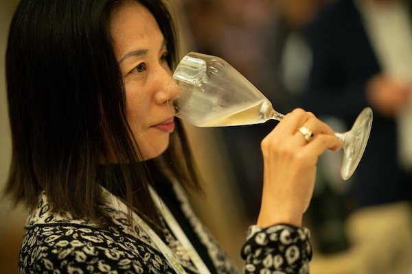 Per gli inglesi di Decanter Alta Langa è il miglior metodo classico d’Italia: le Alte Bollicine Piemontesi guidano in solitaria la classifica “Premium Italian Sparkling Wines – Metodo Classico”