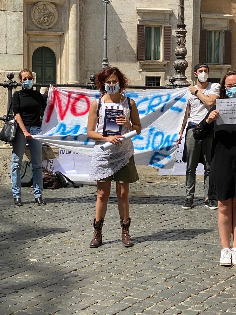 Inizia nel caos l’esame di Stato per gli psicologi a Roma: “Dal Governo Conte solo parole”