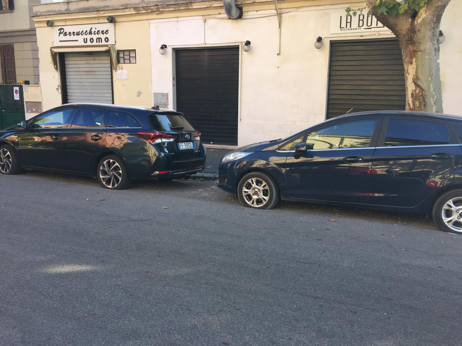 OSTIA: MOVIDA VIOLENTA A VIA NAMAZIANO E PIAZZA TOR SAN MICHELE. NELLA NOTTE TAGLIEGGIATE 15 AUTO