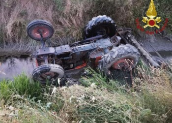 A 92 anni muore schiacciato dal trattore