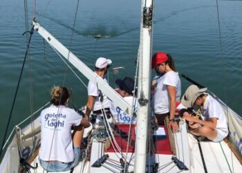 Ambiente, studio: sempre più microplastiche nei laghi  