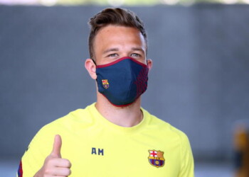 Arthur rompe con il Barcellona, resterà in Brasile