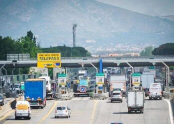 Autostrade, intesa all’alba: verso Aspi pubblica e Benetton fuori. De Micheli: non ci sarà passaggio di un euro