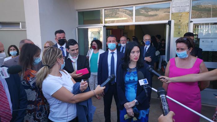 Azzolina alla scuola Falcone a Palermo