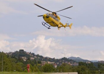 Bimbo rischia di annegare in piscina da giardino, gravissimo