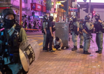 Cina contro piano Gb su residenza cittadini Hong Kong