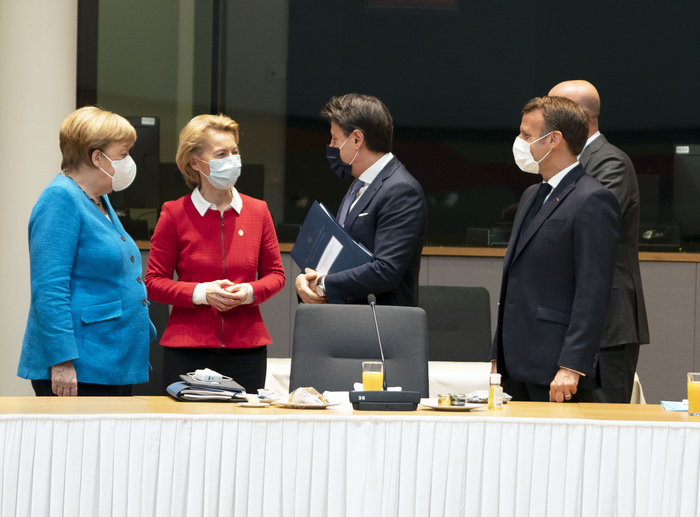 Conte, dobbiamo trovare sintesi su risposta robusta