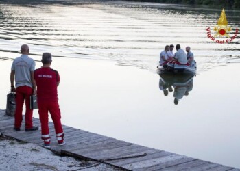 Elicottero nel Tevere,recuperato 1 corpo