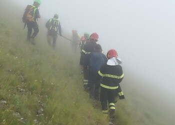 Escursionista scivola in dirupo, soccorsa da Vvf e Cnsas