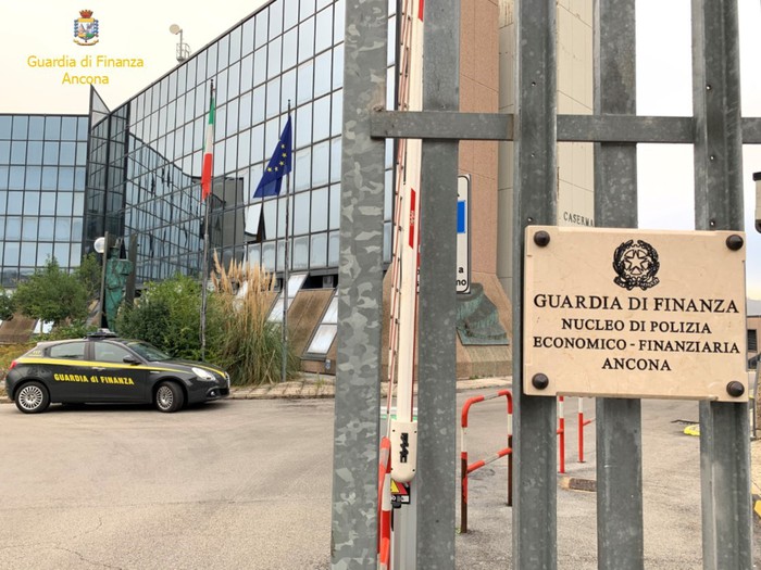 Fase 3: Gdf e Adm, sequestro 36mila mascherine